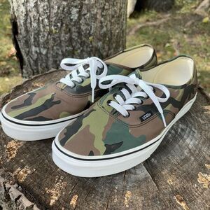 Vans authentic camo size 11. Like new condition without tags or box.